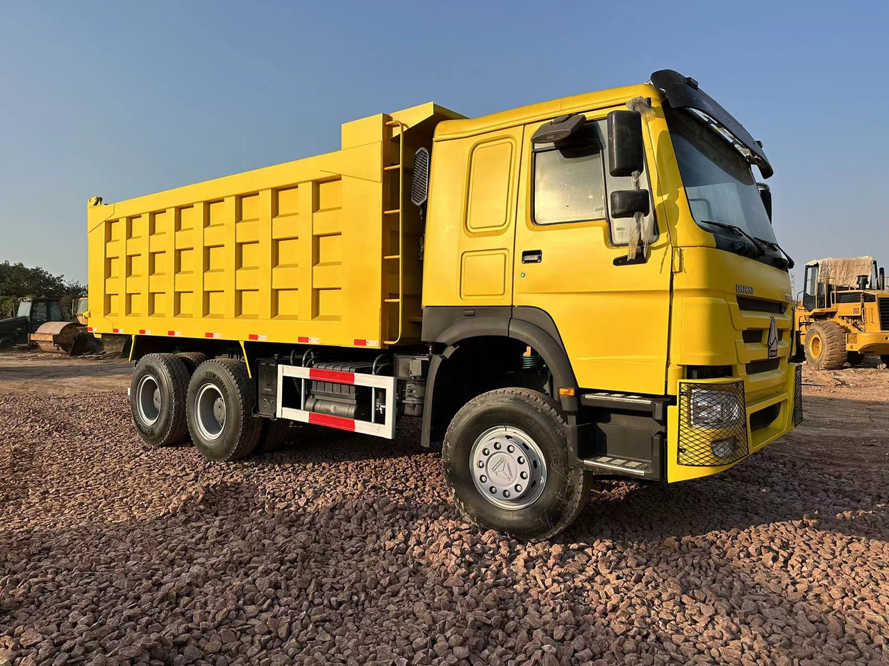 SINOTRUK HOWO 371 Dump Truck - Tipper: picture 3 SINOTRUK HOWO 371 Dump Truck - Tipper: picture 3