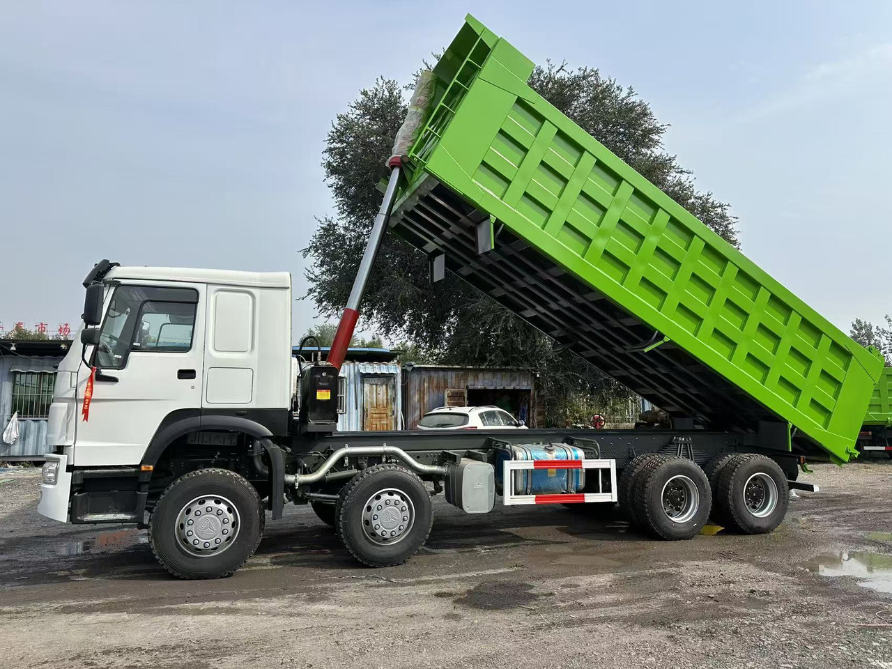 SINOTRUK HOWO 420HP 8X4 Tipper Truck - Tipper: picture 3 SINOTRUK HOWO 420HP 8X4 Tipper Truck - Tipper: picture 3