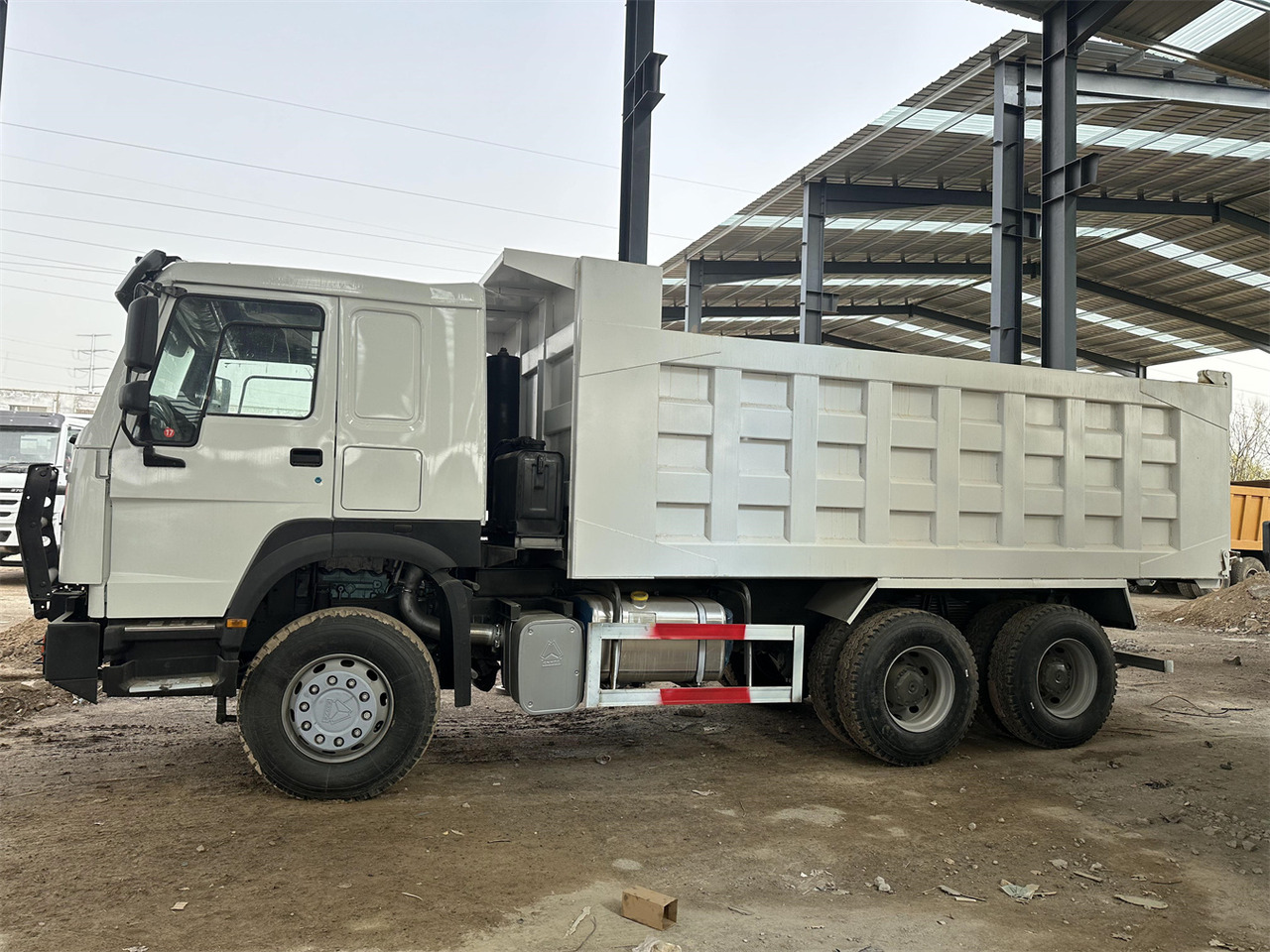 SINOTRUK HOWO Dump truck 371 6x4 - Tipper: picture 2 SINOTRUK HOWO Dump truck 371 6x4 - Tipper: picture 2