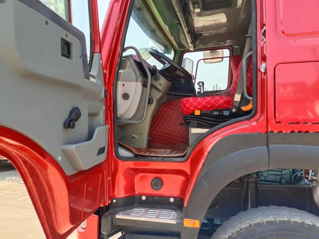 Leasing of SINOTRUK Howo tractor unit 420hp 6x4 SINOTRUK Howo tractor unit 420hp 6x4: picture 6