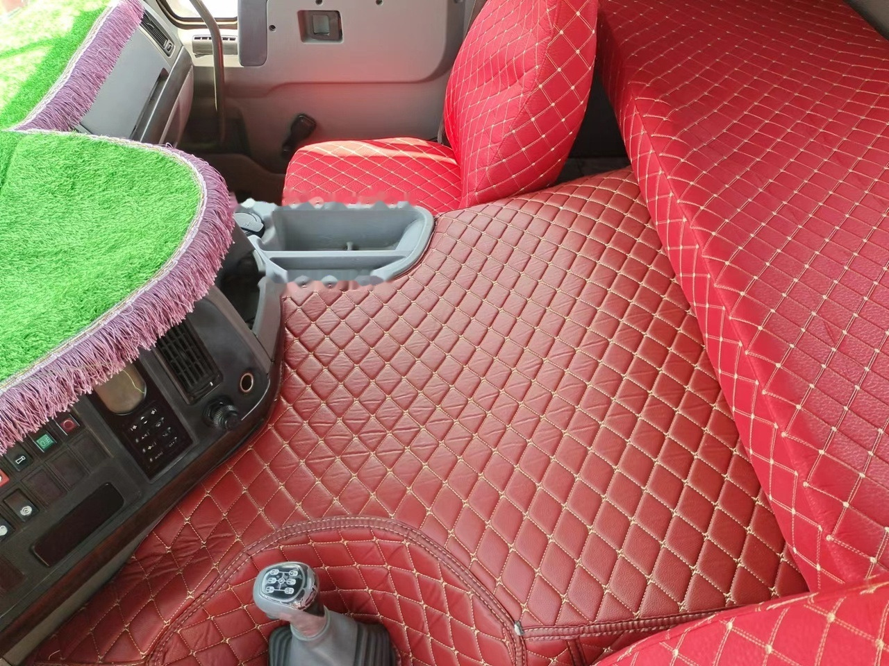 SINOTRUK Howo tractor unit 420hp 6x4 - Tractor unit: picture 5 SINOTRUK Howo tractor unit 420hp 6x4 - Tractor unit: picture 5