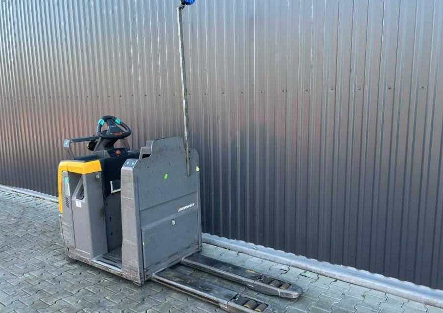 Jungheinrich ECE220 - Order picker: picture 3 Jungheinrich ECE220 - Order picker: picture 3