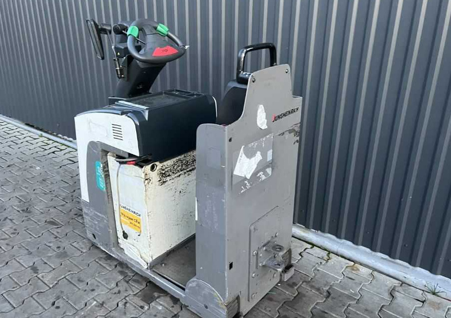 Jungheinrich EZS130 - Tow tractor: picture 3 Jungheinrich EZS130 - Tow tractor: picture 3