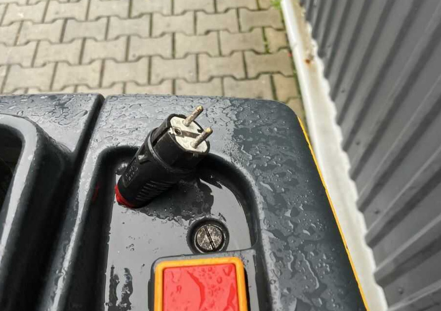 Tow tractor Jungheinrich EZS130: picture 7