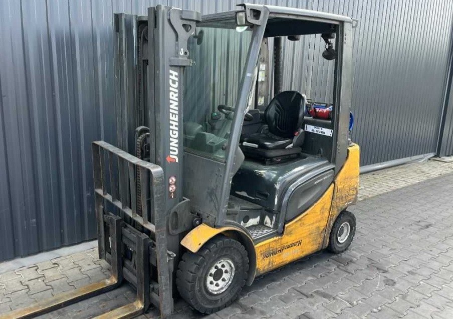 Jungheinrich TFG320s - LPG forklift: picture 1 Jungheinrich TFG320s - LPG forklift: picture 1