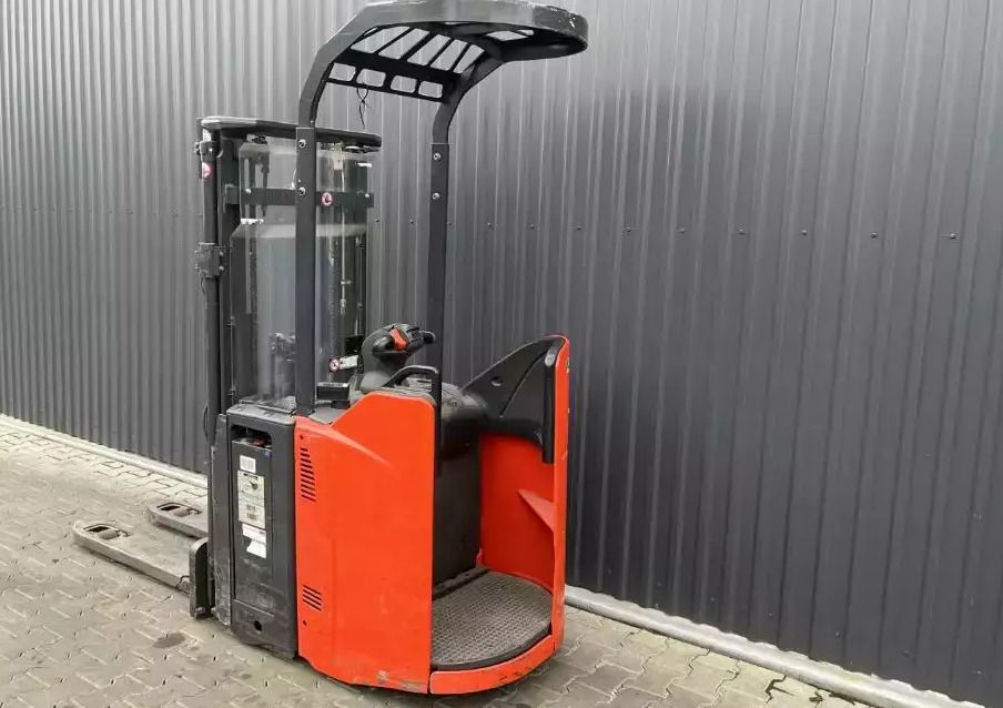 Linde D14SP - Stacker: picture 3 Linde D14SP - Stacker: picture 3