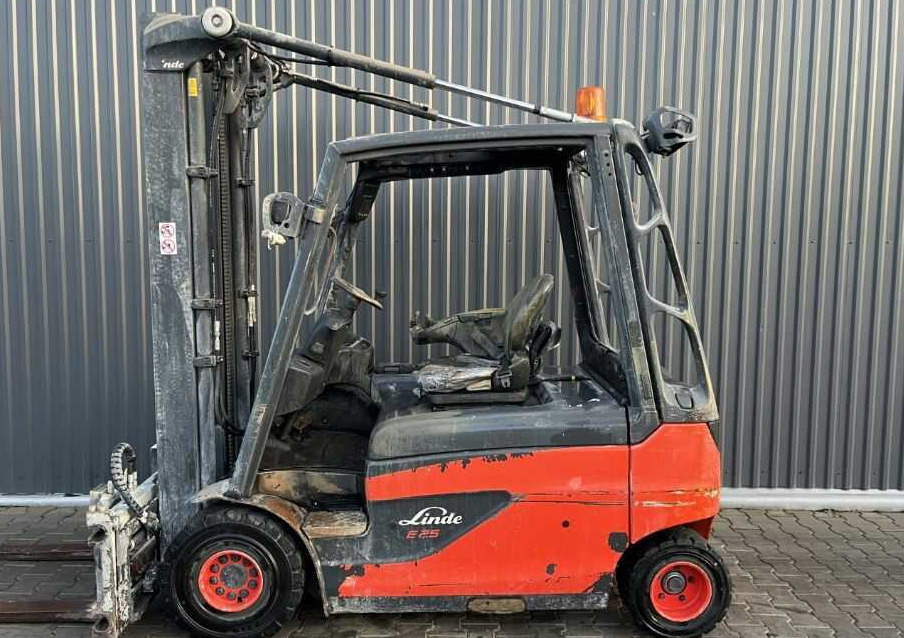 Linde E25L-01 - Electric forklift: picture 3 Linde E25L-01 - Electric forklift: picture 3