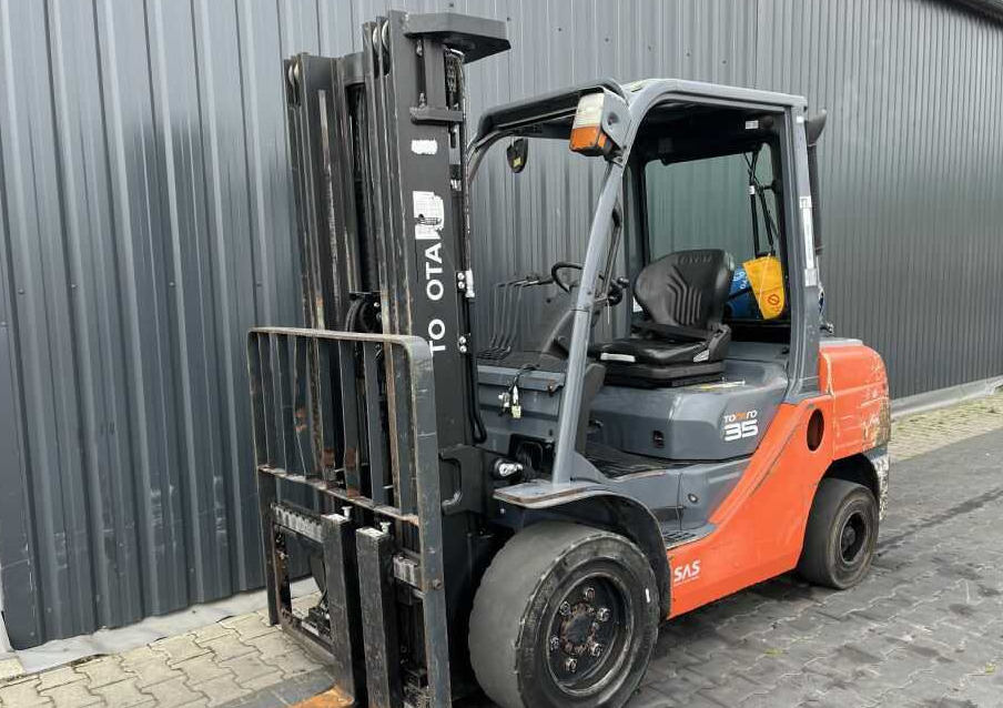 Toyota 8FGJF35 - LPG forklift: picture 1 Toyota 8FGJF35 - LPG forklift: picture 1