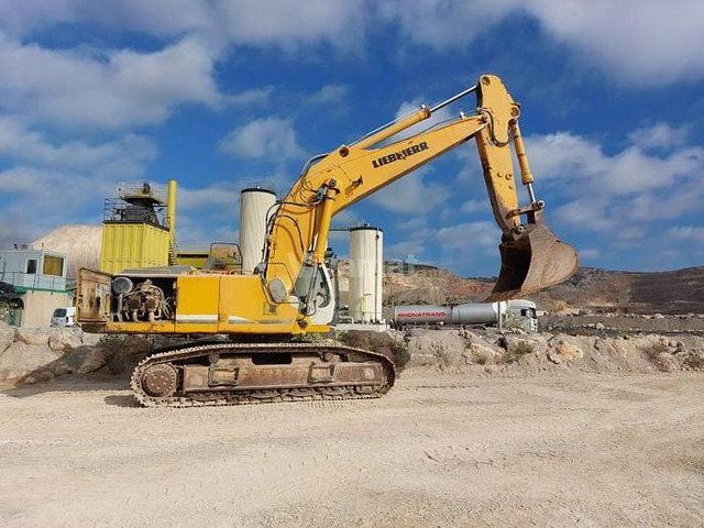 Liebherr R954CHD Li - Cylinder block: picture 3 Liebherr R954CHD Li - Cylinder block: picture 3