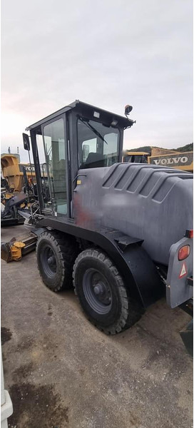 New Holland F 106.6 - Grader: picture 5 New Holland F 106.6 - Grader: picture 5