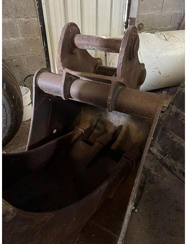 Volvo EC220 - Bucket: picture 2 Volvo EC220 - Bucket: picture 2