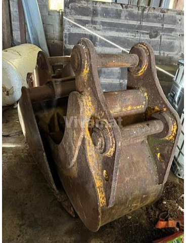 Volvo EC220 - Bucket: picture 5 Volvo EC220 - Bucket: picture 5