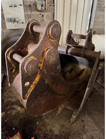 Volvo EC220 - Bucket: picture 4 Volvo EC220 - Bucket: picture 4