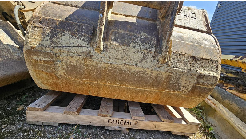 Volvo EW160 - Bucket: picture 4 Volvo EW160 - Bucket: picture 4