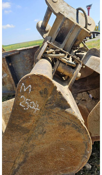 Volvo EW160 - Bucket: picture 1 Volvo EW160 - Bucket: picture 1