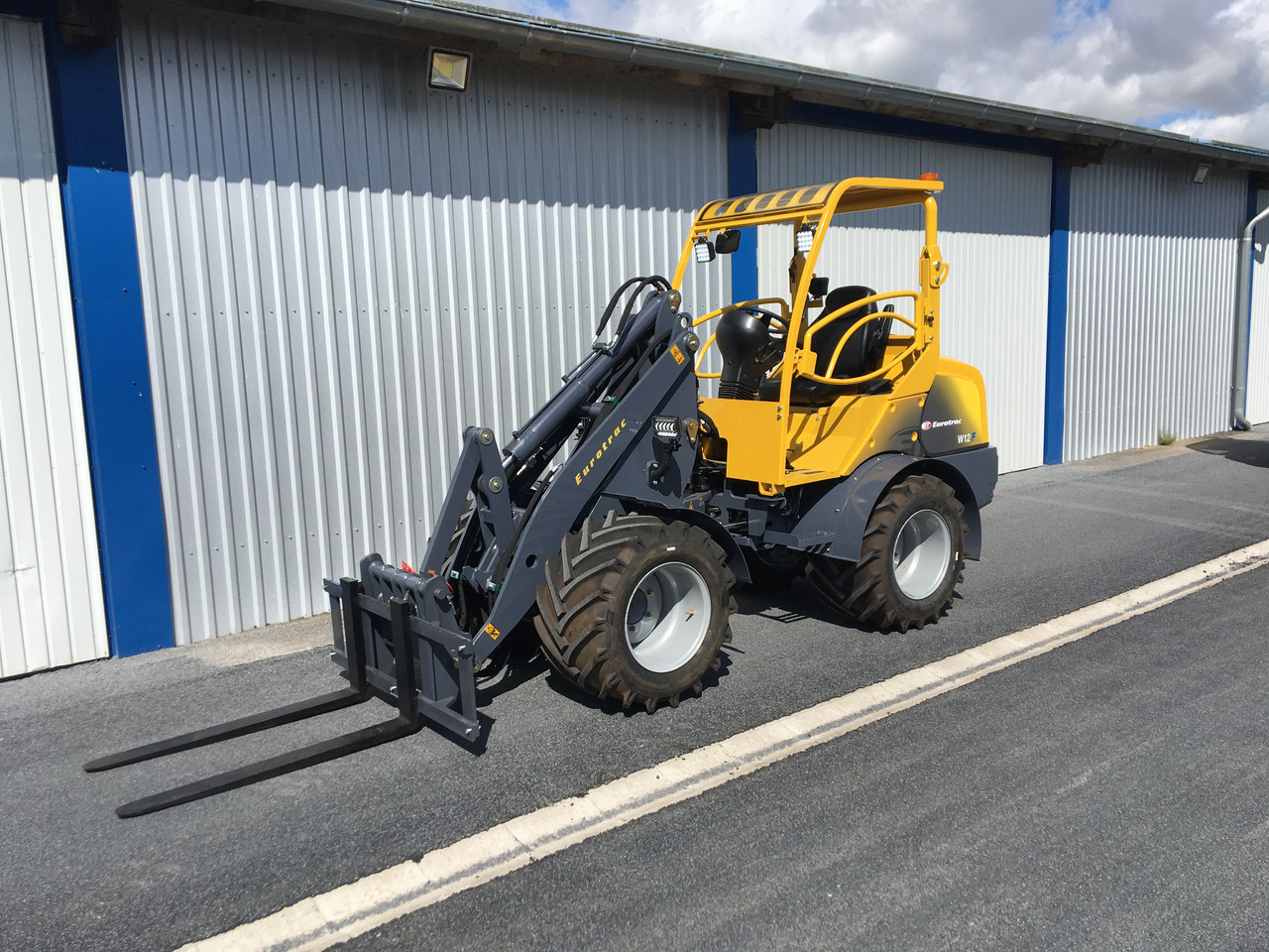 EUROTRAC W12F Schutzdach - Compact loader: picture 1 EUROTRAC W12F Schutzdach - Compact loader: picture 1