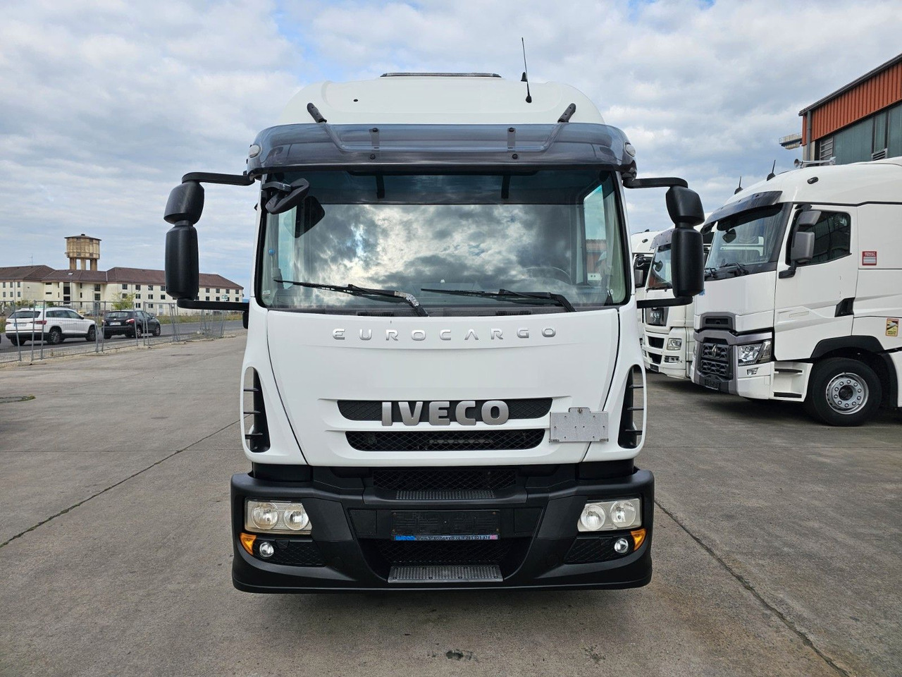 Iveco EURO-CARGO 120E25 * SCHLAFKABINE * BÄR 1,5 T * - Box truck: picture 2 Iveco EURO-CARGO 120E25 * SCHLAFKABINE * BÄR 1,5 T * - Box truck: picture 2