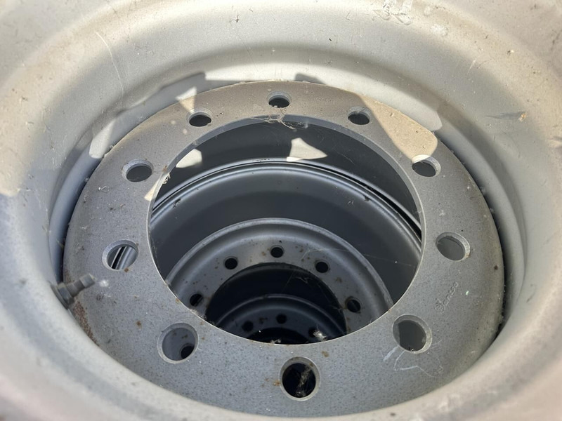 Onbekend - Tire for Truck: picture 5 Onbekend - Tire for Truck: picture 5