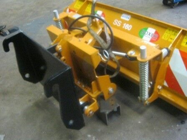 Sneeuwschuiven met adapter - Snow plough: picture 1 Sneeuwschuiven met adapter - Snow plough: picture 1