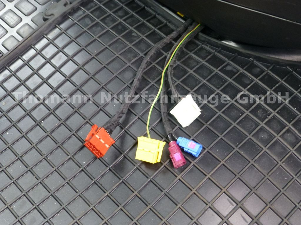 New Tow truck, Van Iveco DAILY 72C18 Schiebeplateu Luftfed Navi: picture 26