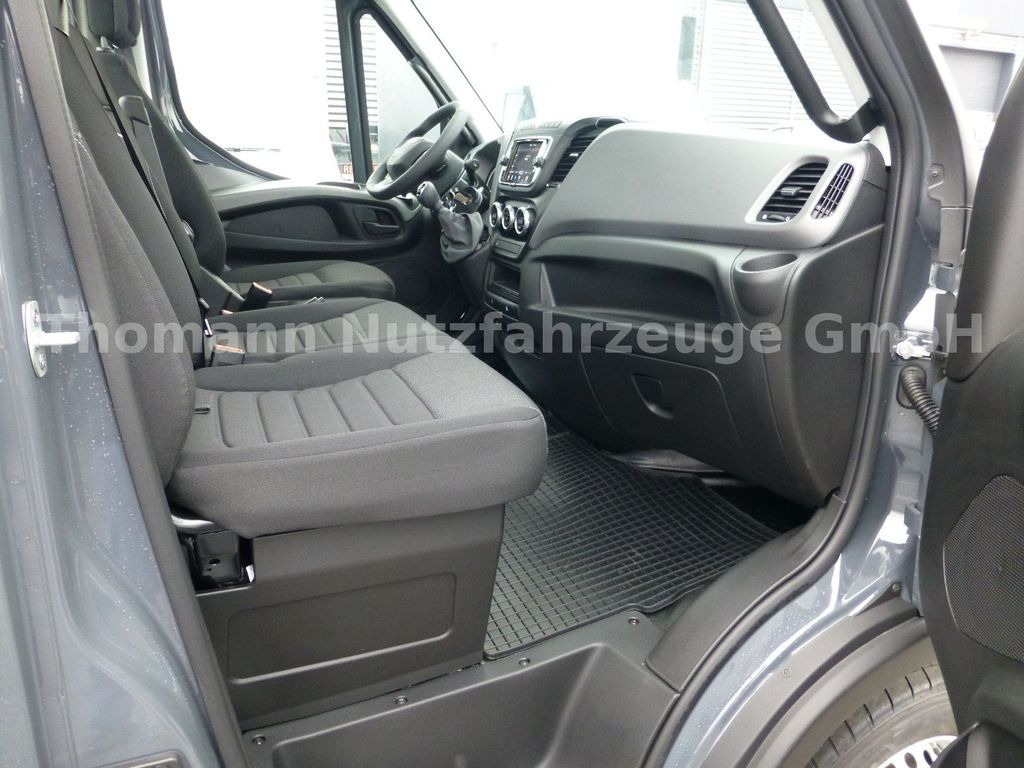 Interior photo 2: New Autotransporter truck, Van Iveco Daily 35S18 Autotransporter  NAVI ACC Temp. Iveco Daily 35S18 Autotransporter  NAVI ACC Temp.