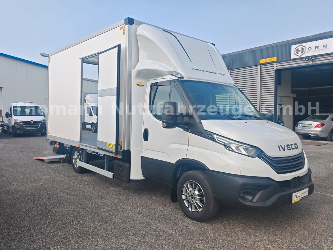 Iveco Daily 35S18 Koffer + LBW Navi/ACC Tempomat - Box van: picture 1 Iveco Daily 35S18 Koffer + LBW Navi/ACC Tempomat - Box van: picture 1