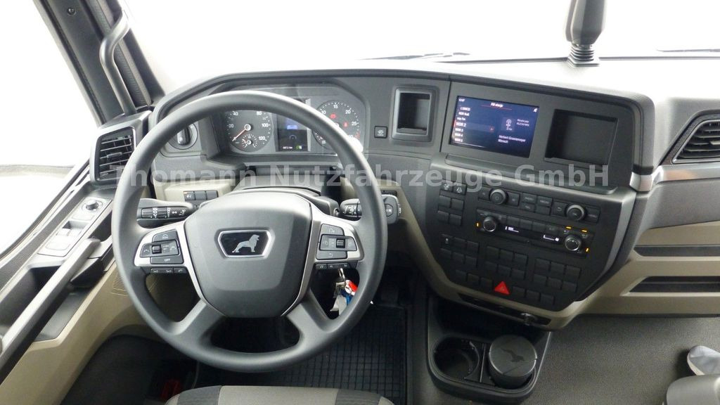 Interior photo 5: New Box truck MAN TGL 12.220 4x2 BL CH Premium Koffer LBW MAN TGL 12.220 4x2 BL CH Premium Koffer LBW