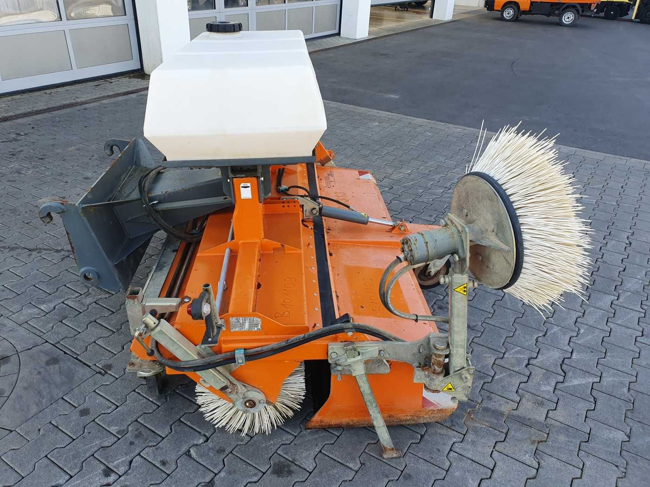 Bema 25 Dual Kehrmaschine / 2.050 mm / 2020 - Broom: picture 3 Bema 25 Dual Kehrmaschine / 2.050 mm / 2020 - Broom: picture 3