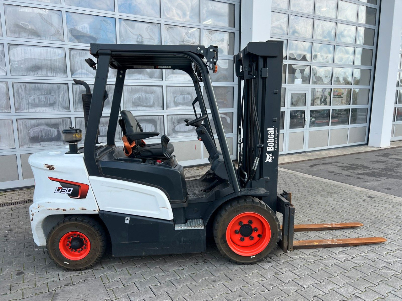 Bobcat D30NXS / nur 482h! / 12.2023 / SS - Electric forklift: picture 3 Bobcat D30NXS / nur 482h! / 12.2023 / SS - Electric forklift: picture 3