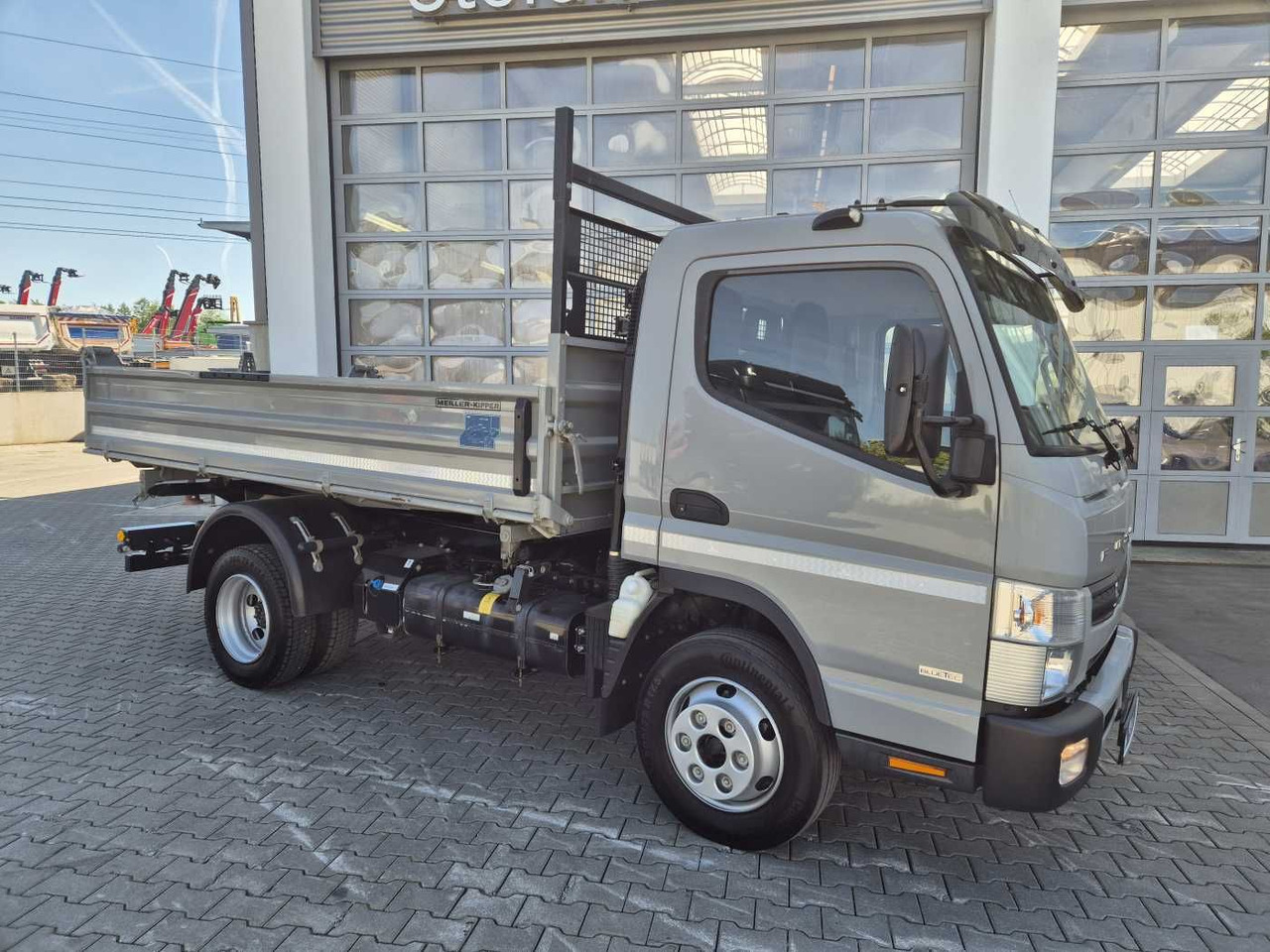 FUSO Canter 7C18 4x2 Meiller-Kipper Klima AHK - Tipper van: picture 5 FUSO Canter 7C18 4x2 Meiller-Kipper Klima AHK - Tipper van: picture 5