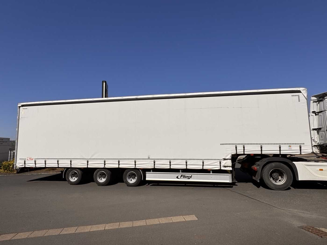 Fliegl SDS 350 Schiebeplane+Verdeck XL SAF 20.900Km - Curtainsider semi-trailer: picture 3 Fliegl SDS 350 Schiebeplane+Verdeck XL SAF 20.900Km - Curtainsider semi-trailer: picture 3