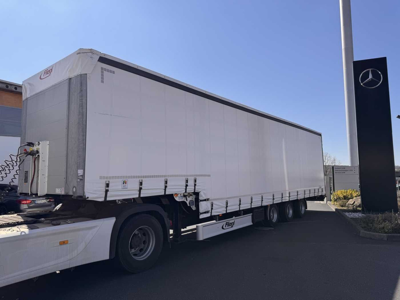 Fliegl SDS 350 Schiebeplane+Verdeck XL SAF 20.900Km - Curtainsider semi-trailer: picture 1 Fliegl SDS 350 Schiebeplane+Verdeck XL SAF 20.900Km - Curtainsider semi-trailer: picture 1
