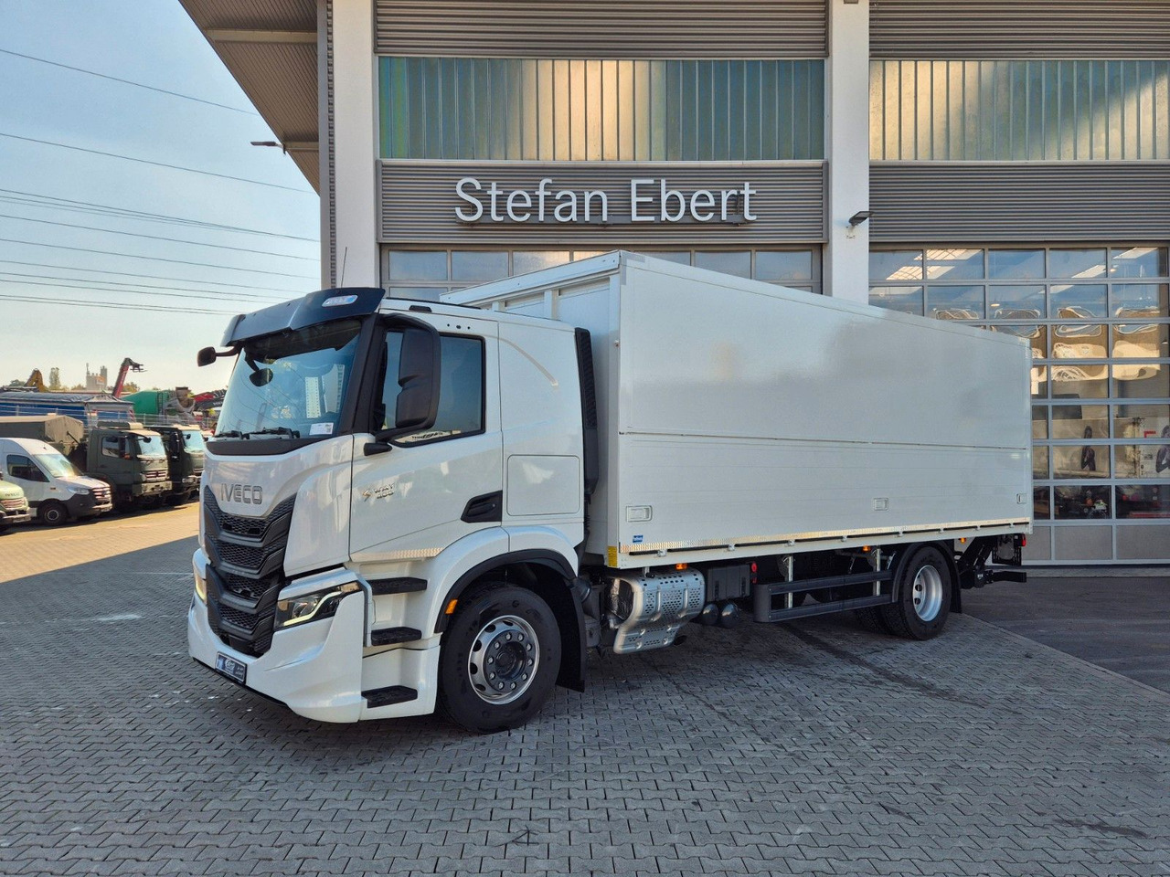 Iveco AT190S40/FP Böse Schwenkwand LBW AHK - Box truck: picture 3 Iveco AT190S40/FP Böse Schwenkwand LBW AHK - Box truck: picture 3