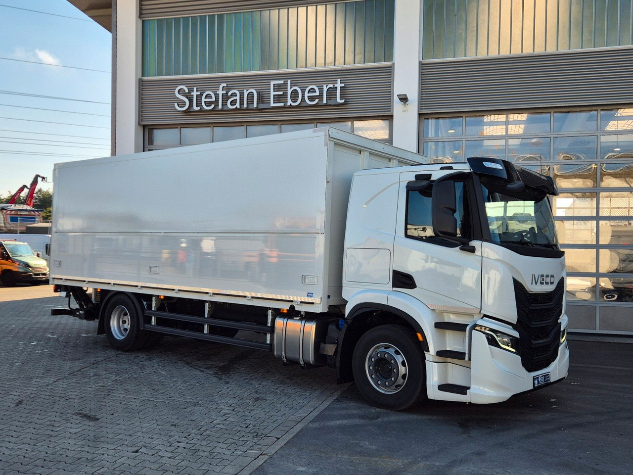 Iveco AT190S40/FP Böse Schwenkwand LBW AHK - Box truck: picture 4 Iveco AT190S40/FP Böse Schwenkwand LBW AHK - Box truck: picture 4