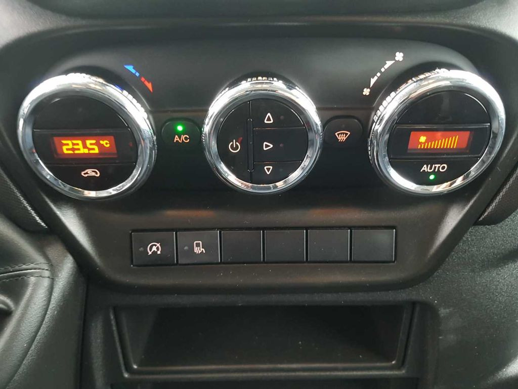 Leasing of Iveco Daily 35 S16 A8 V *Klima*Automatik*L4.100mm*  Iveco Daily 35 S16 A8 V *Klima*Automatik*L4.100mm*: picture 14