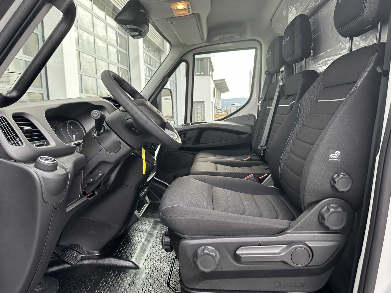 New Box van Iveco Daily 70C18 HA8 *LBW*Schwenkwandkoffer*: picture 12 New Box van Iveco Daily 70C18 HA8 *LBW*Schwenkwandkoffer*: picture 12