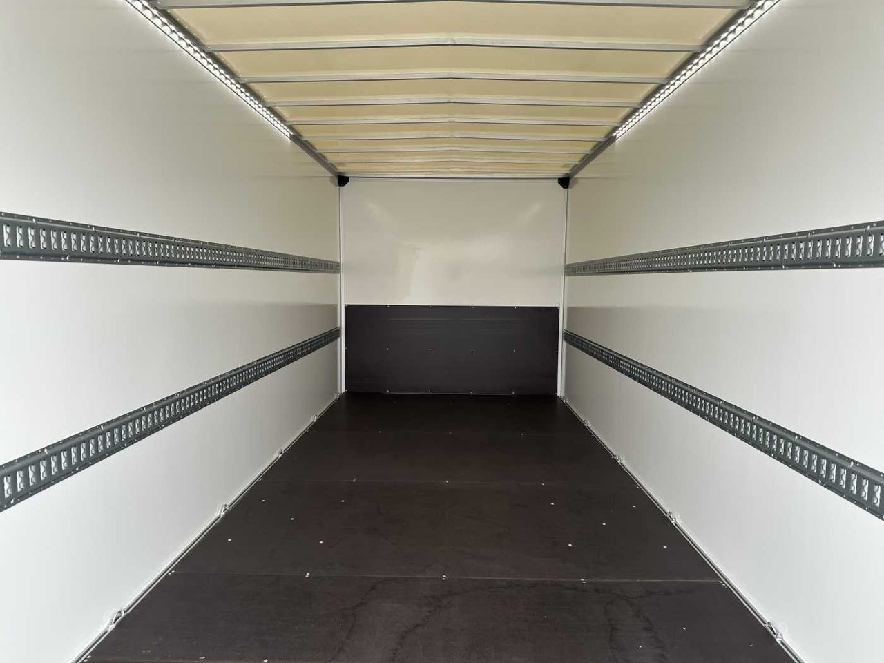 Box van Iveco Daily 70C18 HA8 *R5.100mm*LBW*Luft*Automatik*: picture 8 Box van Iveco Daily 70C18 HA8 *R5.100mm*LBW*Luft*Automatik*: picture 8