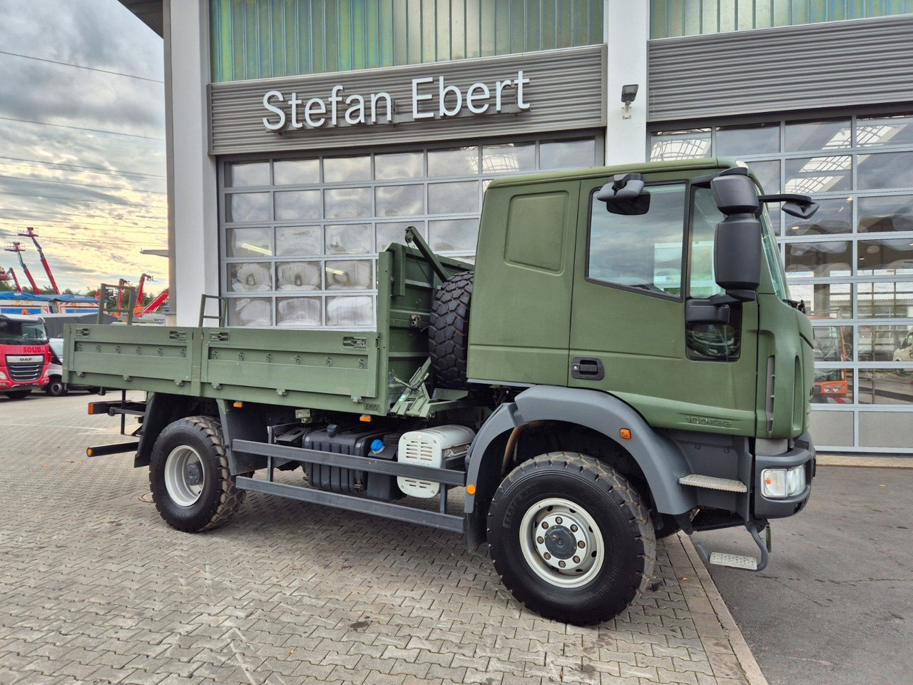 Iveco Eurocargo ML100E22WM-BW 4x4 Pritsche L-Haus Bett - Dropside/ Flatbed truck: picture 4 Iveco Eurocargo ML100E22WM-BW 4x4 Pritsche L-Haus Bett - Dropside/ Flatbed truck: picture 4