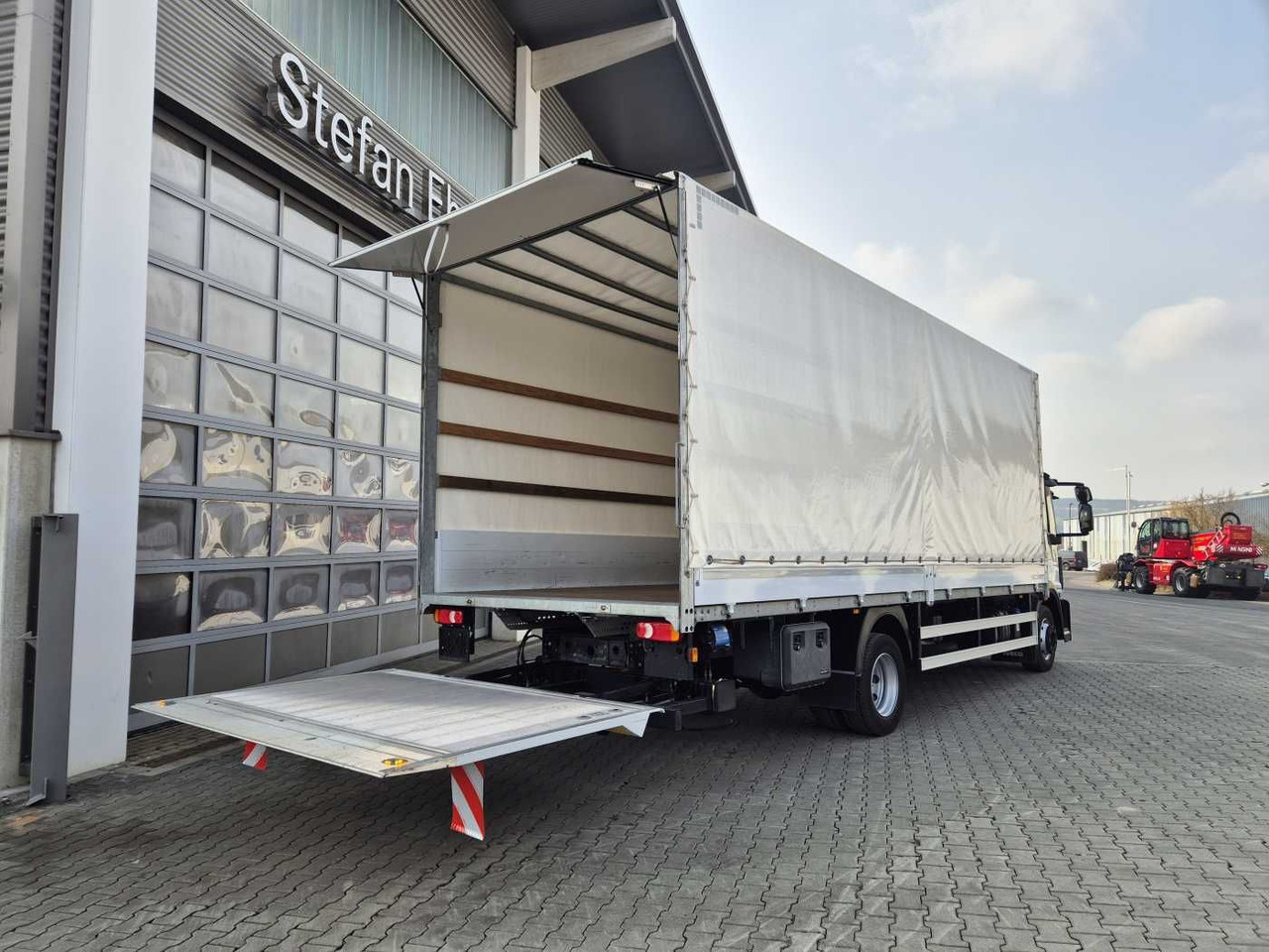 Curtainsider truck Iveco Eurocargo ML120E25 LBW 1.500kg Klima 3 Sitze: picture 9