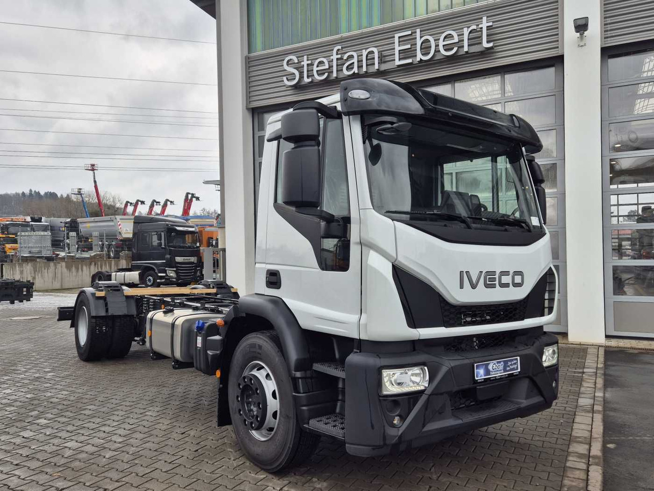 Iveco Eurocargo ML180E28/P 4x2 ZF-Automatik 8AP 3Stück - Cab chassis truck: picture 2 Iveco Eurocargo ML180E28/P 4x2 ZF-Automatik 8AP 3Stück - Cab chassis truck: picture 2