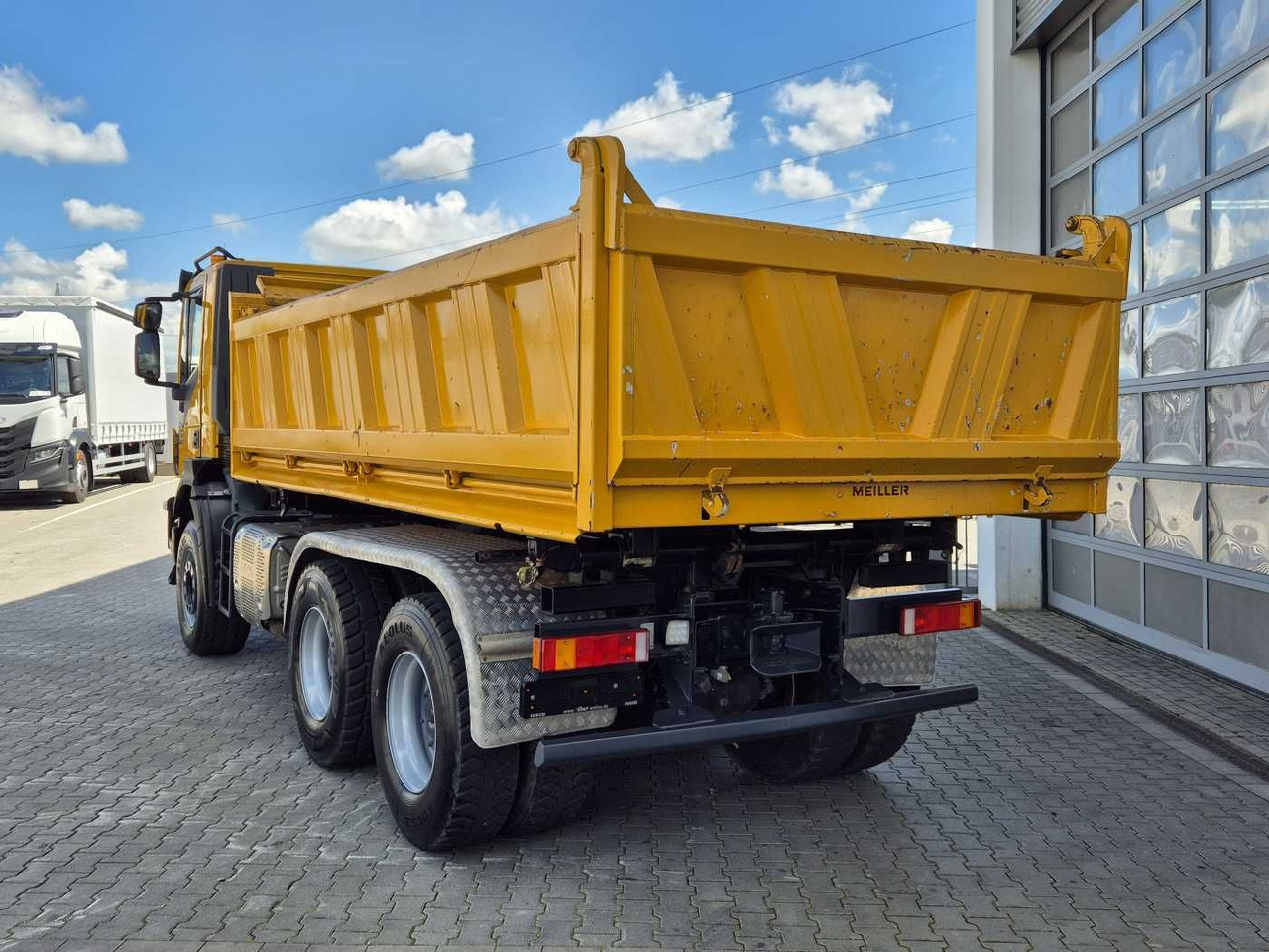 Tipper Iveco Trakker AD380T50 6x4 Kipper/SZM Wechselsystem: picture 6