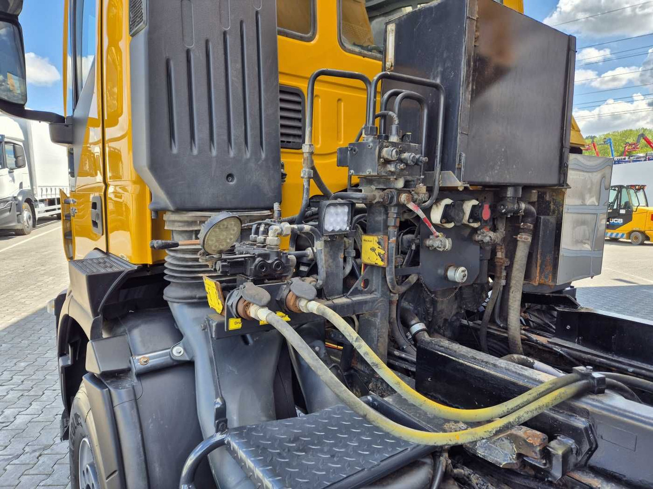 Tipper Iveco Trakker AD380T50 6x4 Kipper/SZM Wechselsystem: picture 9