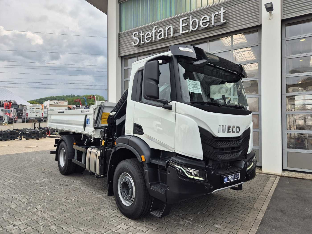 Iveco X-Way AD200X42/P HR OFF Hiab X-HIDUO 118E-3 Funk - Tipper, Crane truck: picture 3 Iveco X-Way AD200X42/P HR OFF Hiab X-HIDUO 118E-3 Funk - Tipper, Crane truck: picture 3