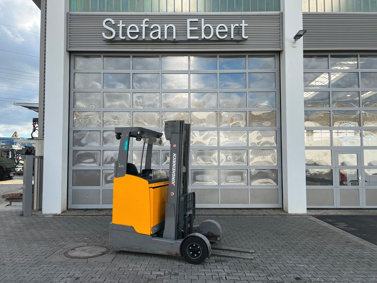 Jungheinrich ETV C16 / Triplex 5.72m / SS / nur 3.228h / 2016 - Reach truck: picture 1 Jungheinrich ETV C16 / Triplex 5.72m / SS / nur 3.228h / 2016 - Reach truck: picture 1
