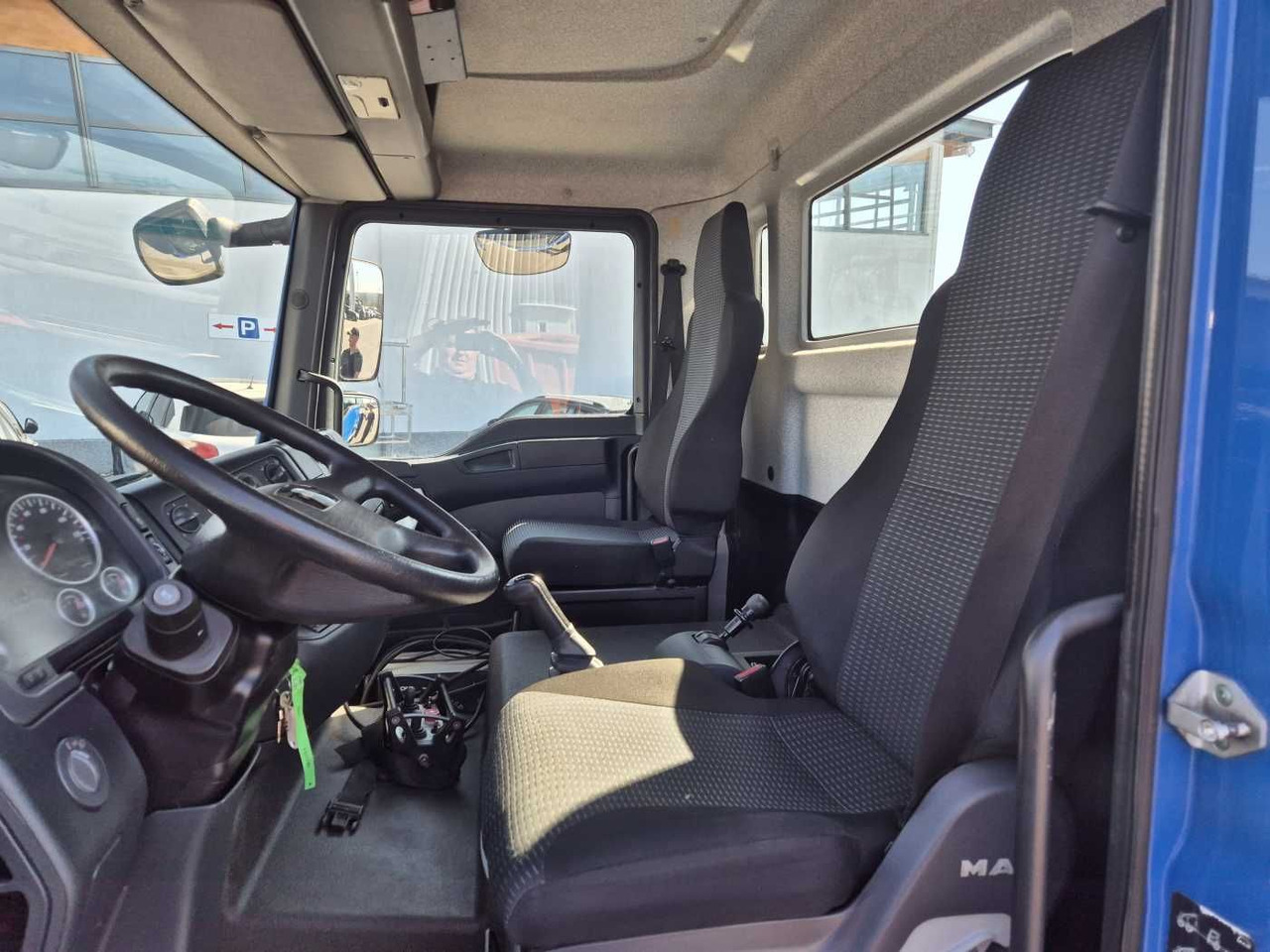 Crane truck MAN TGL 8.150 Dachdeckerkran Klaas K25-30 TSP Funk: picture 15