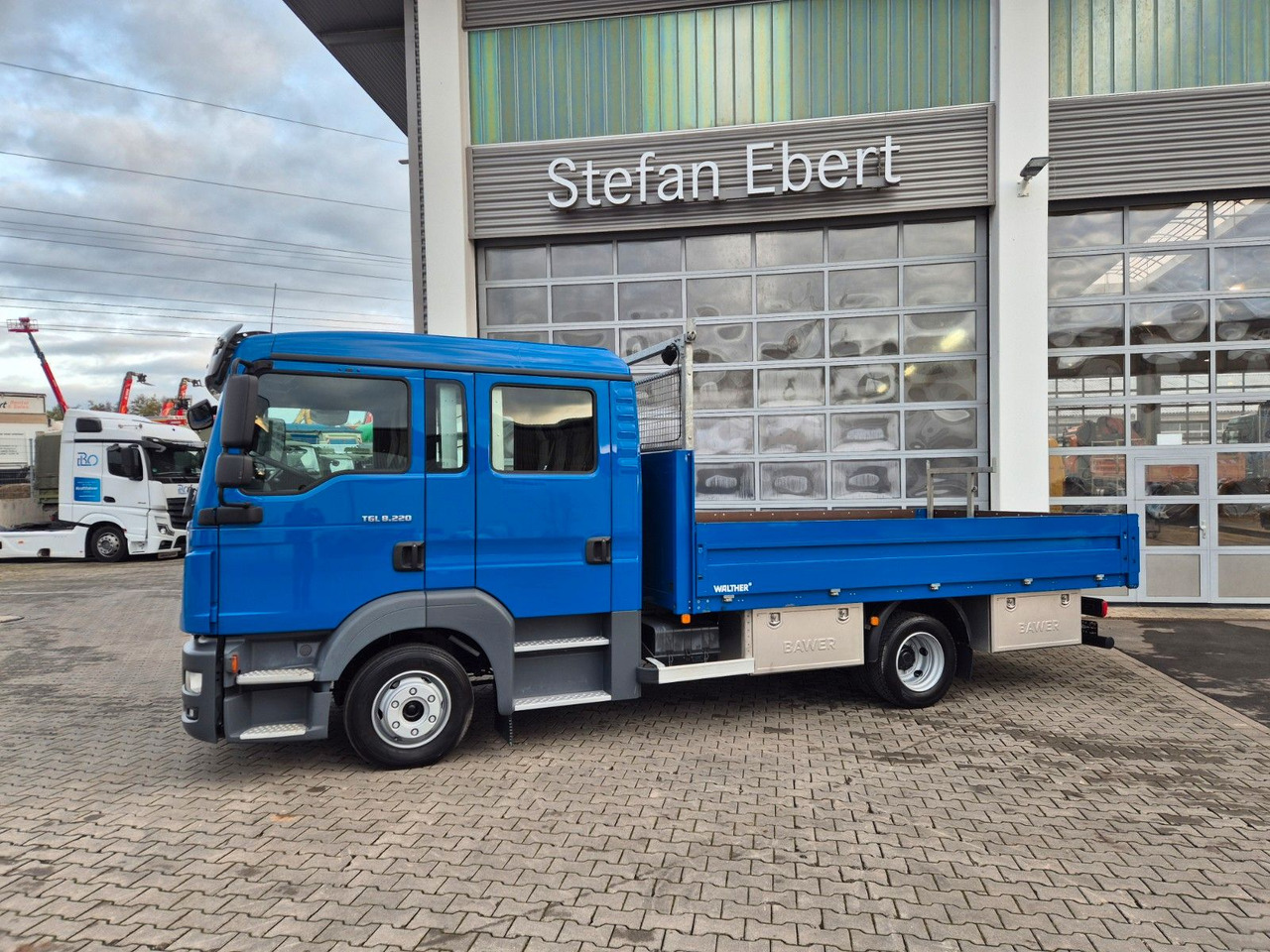 MAN TGL 8.220 4x2 BL Doka 7 Sitze AHK Klima Standh. - Flatbed van, Combi van: picture 5 MAN TGL 8.220 4x2 BL Doka 7 Sitze AHK Klima Standh. - Flatbed van, Combi van: picture 5