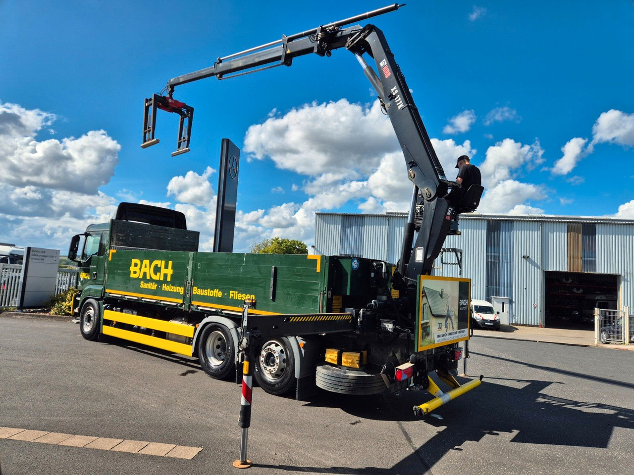 Dropside/ Flatbed truck MAN TGS 26.420 6x2-4 LL Hiab 177K PRO 2 Stück: picture 21