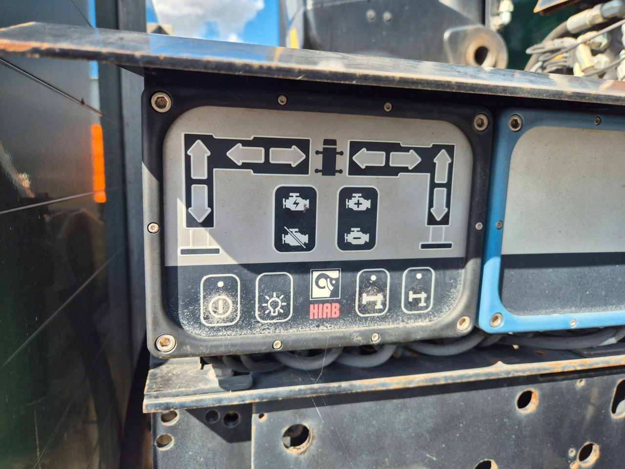 Dropside/ Flatbed truck MAN TGS 26.420 6x2-4 LL Hiab 177K PRO 2 Stück: picture 13