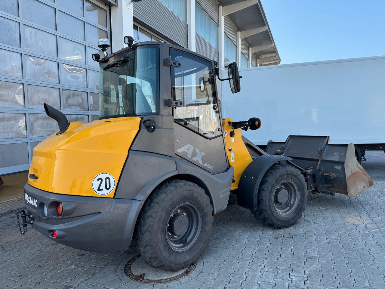 MECALAC AX850 / nur 671h / 11.2022 / Gabel / Schaufel - Wheel loader: picture 3 MECALAC AX850 / nur 671h / 11.2022 / Gabel / Schaufel - Wheel loader: picture 3