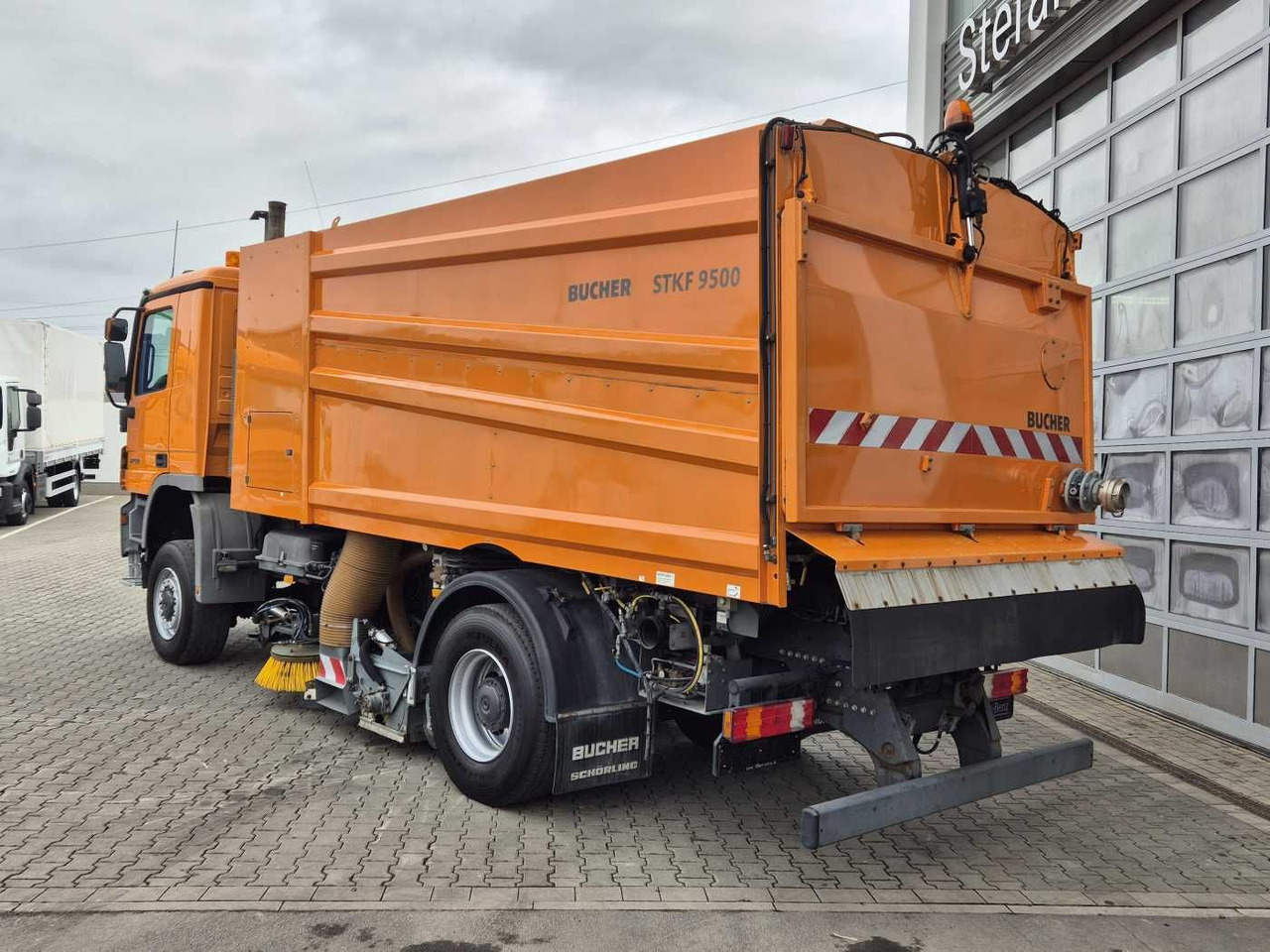 Road sweeper Mercedes-Benz Actros 2032 A 4x4 Bucher STKF 9500 Airport 30x: picture 15
